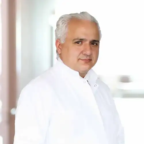 Prof. Dr. Akın Akakın — Beyin ve Sinir Cerrahisi Uzmanı